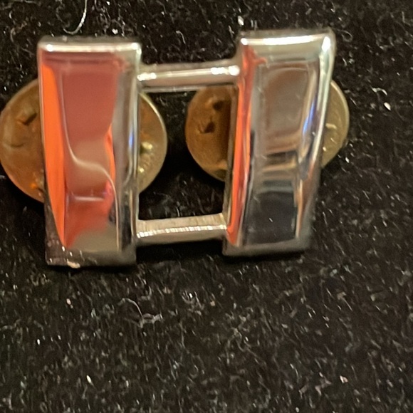 Vintage 0.75” WWII US Military Army silver tone small tooth Captain bars - Picture 3 of 15